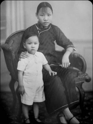 Chung Wai Ming and his mother