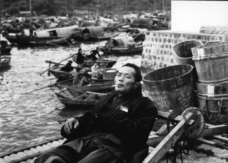 睡著的西貢漁港村民 