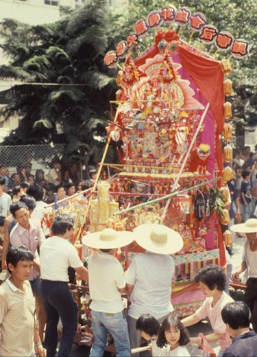 花炮到場